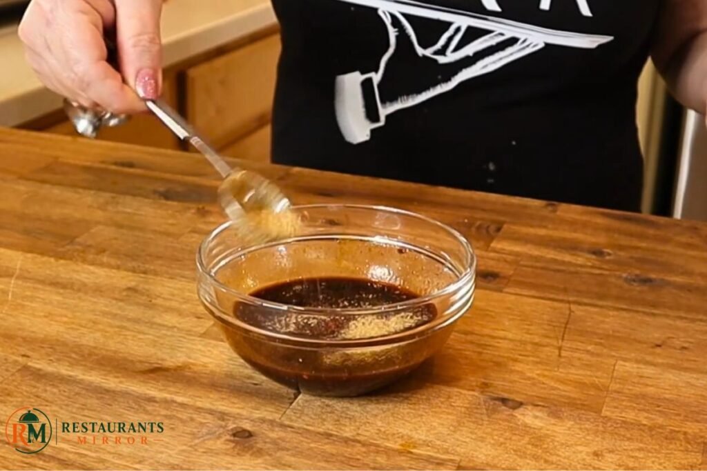 Mix the Pepper Garlic Sauce